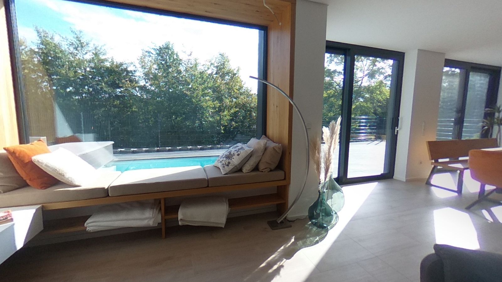 Wohnzimmer im Musterhaus Pirmasens, Ausschnitt aus dem Beispielrundgang